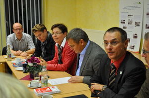 v.r. Landrat Frank Roßner, Fraktionsvor. Uwe Höhn, Ministerin Heike Taubert, LandesGF Rene Lindenberg