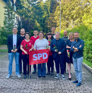 Der am 30. September 2023 neu gewählte Kreisvorstand vor dem Tagungsraum in Elgersburg.