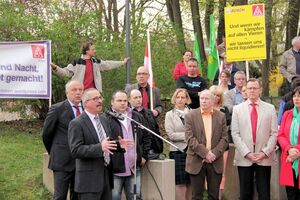 Wolfgang Lemb spricht zu 300 Demonstranten von Bosch (Foto: SPD-Landtagsfraktion Thüringen)