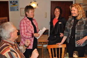 Spendenübergabe an die Vorsitzende des Freizeitclub Zoppoten e.V.