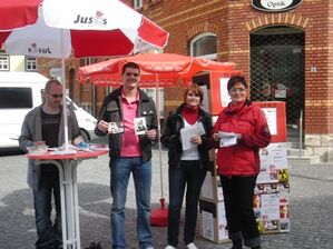 v.l.n.r. Stefan Noa, Marcel Kühnast, Nicole Brabandt (Juso-Kreisverband Sömmerda); Heike Hopfe-Arnold (SPD Sömmerda)