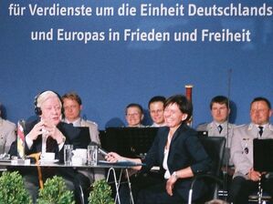 Mit Charme und Witz – der 91-jährige Altkanzler Helmut Schmidt