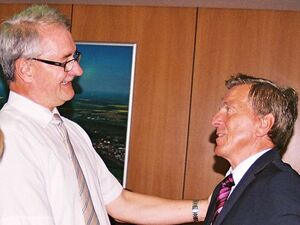 Matthias Doht mit Gerhard Sippel, ehemaliger Direktor des Elisabeth-Gymnasiums