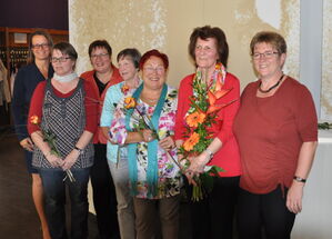 Jurymitglieder Dr. Babette Winter, Iris Gleicke und Renate Licht mit der Preisträgerin Erika Krämer aus Gera.