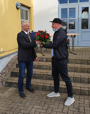 Gratulation an Michael Müller durch Peter Leisner (Kreisvorsitzender Gotha)