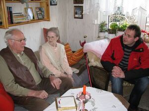 v.l.n.r. Stadtrat BaSa Dieter Kühn, unsere Jubilarin Liesbeth Kleeberg & unser Landratskandidat Thomas Fischer