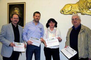Freuen sich über viele Unterschriften:Bernd Messerschmidt,Ralf Pollmeier,Karin Richardt und Peter van der Weth