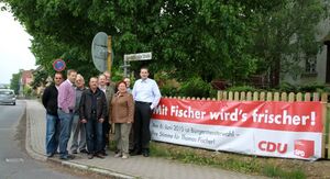 Der neugewählte SPD Kreisvorstand mit Bürgermeisterkandidat Thomas Fischer an der B 62 in Leimbach